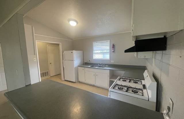 871 Von Blond Dr.Unit B