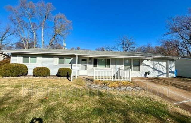 1125 Flicker Dr