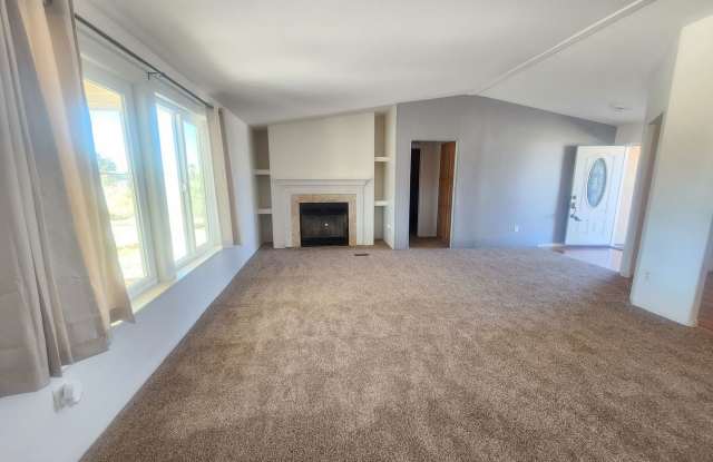 Sunmore Estates Large 3 Bedroom 2 bath Home