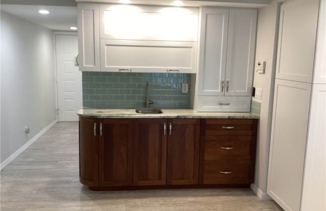 5565 Trailwinds Drive unit: 213