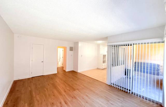 853 W Beach Avenue