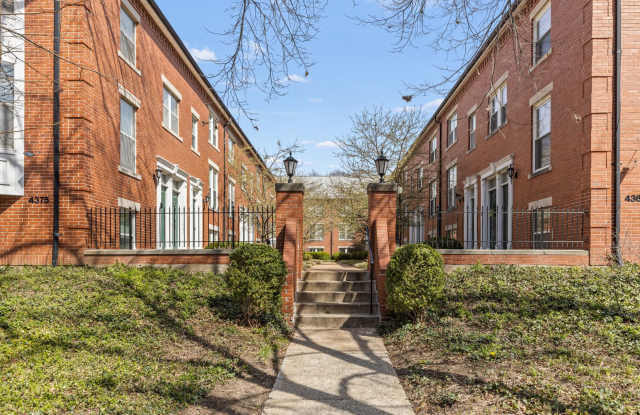 Charming Central West End 1-Bedroom Near Forest Park & WashU!