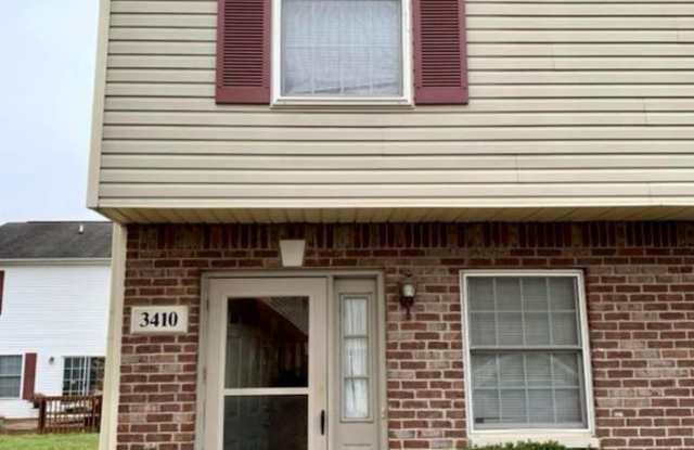 3410 S Oaklawn Circle