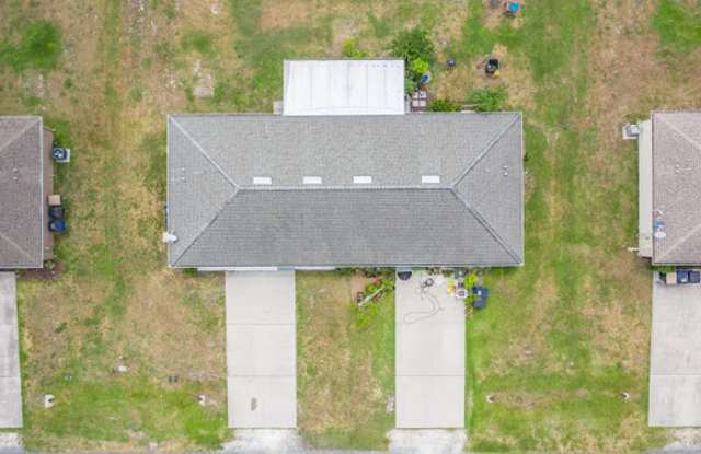 Spacious 3/2 Duplex in St. Cloud Located Close to Lakefront