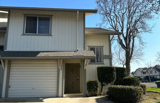 1934 E Laura Ave - 1934 East Laura Avenue, Visalia, CA 93292