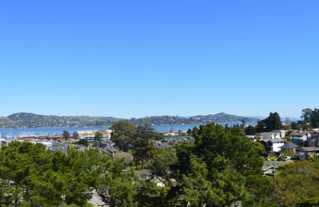 Beautifully Updated Condo with Bay View and 2 Primary Suites! - 125 Lower Anchorage Road, Sausalito, CA 94965