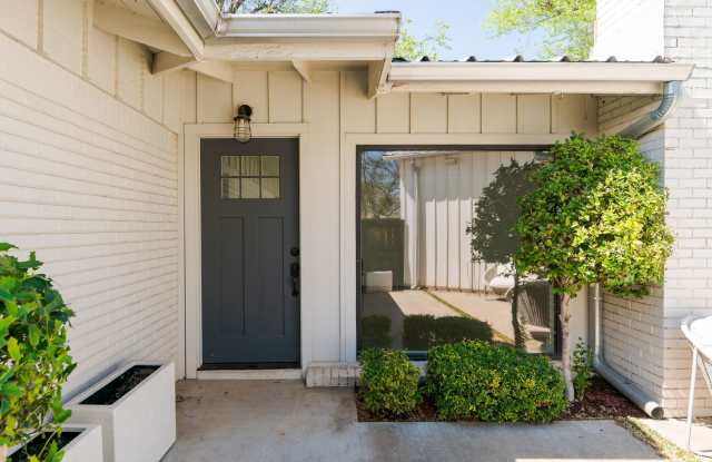 Beautiful Home in Nichols Hills + 3 bedrooms