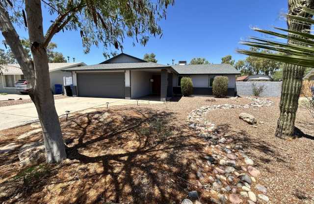 1910 W DEVONSHIRE Street