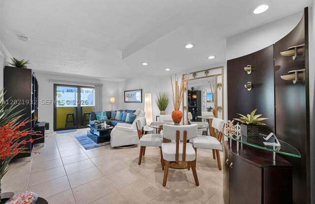 1334 Collins Ave