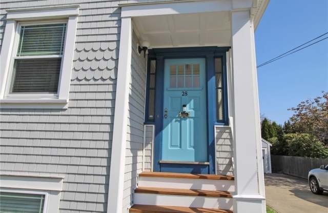 28 W Narragansett Avenue