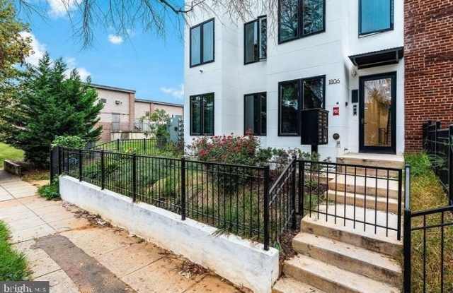 Photo of 1806 I Street NE unit: 7