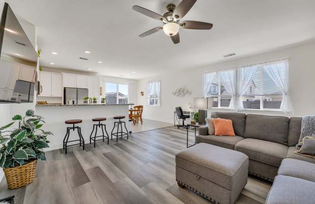 FULLY FURNISHED SPANISH SPRINGS HOME WITH HOT TUB & UTILITIES INCLUDED