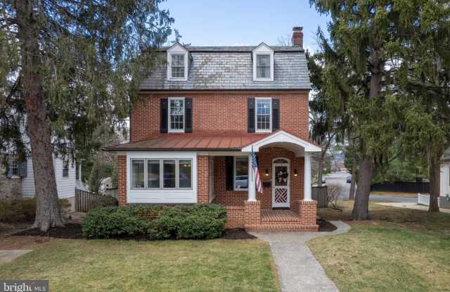 Photo of 317 W COLLEGE Terrace