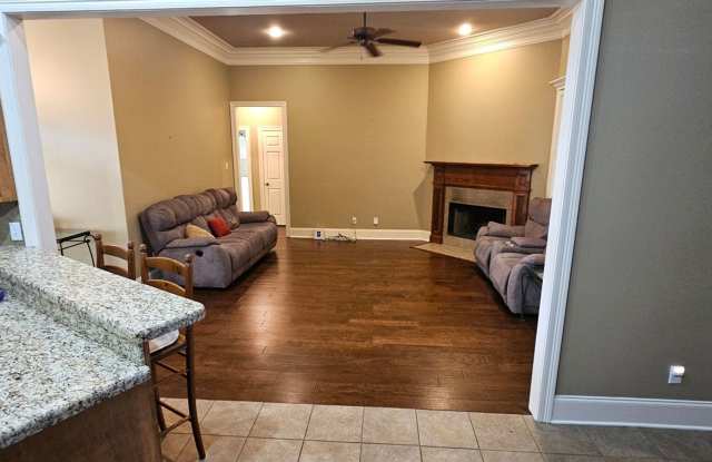 Charming 3BR House in Youngsville