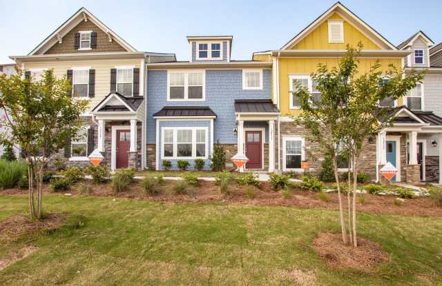 Photo of 3 Bedroom Townhome with detached garage. AVAILABLE JULY 19TH Centrally Located in Huntersville