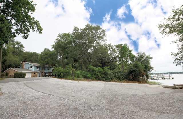 223 S Bayshore Drive