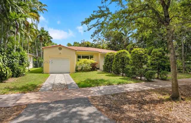 829 Medina Ave