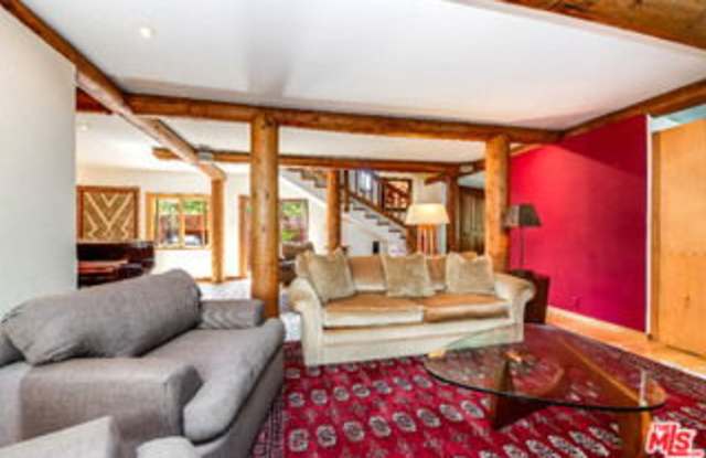 454 East Rustic Road