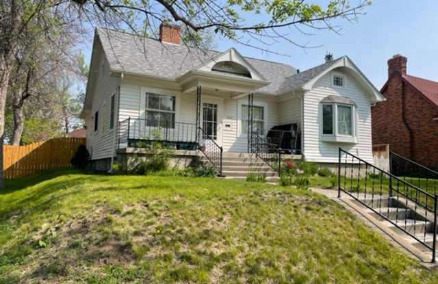 2001 3rd Ave N