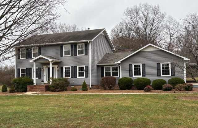 Charming Home Near Lakewood Golf  Country Club in Tullahoma...