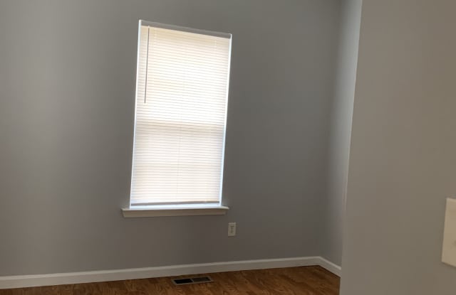 Photo of 577 Manly Ave