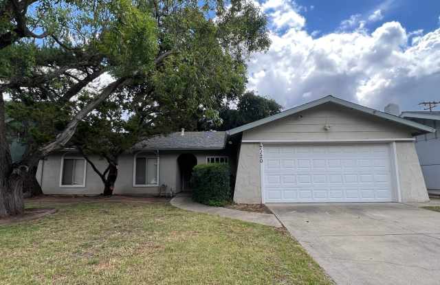 Darling 3 Bedroom House!!