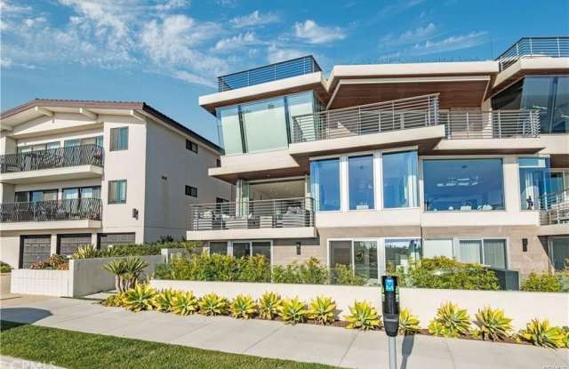 Photo of 810 Esplanade