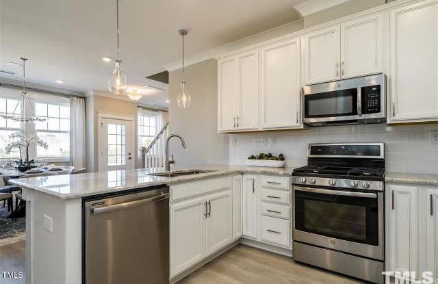 1302 Farm Pond Trail