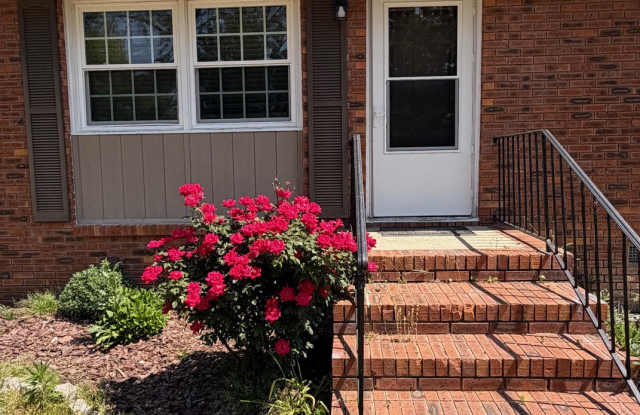 112 Longwood LaneUnit B