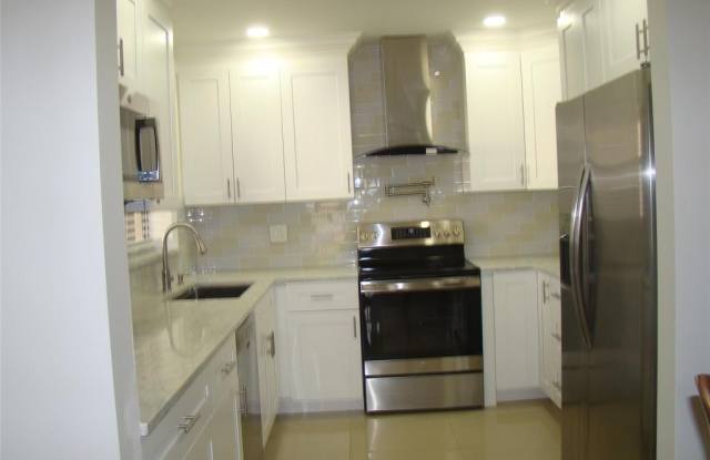 2588 N Carambola Cir N.