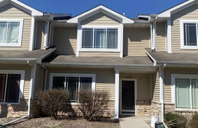 1147 NE 7th Ln - Townhome w/ Attached Garage For Rent
