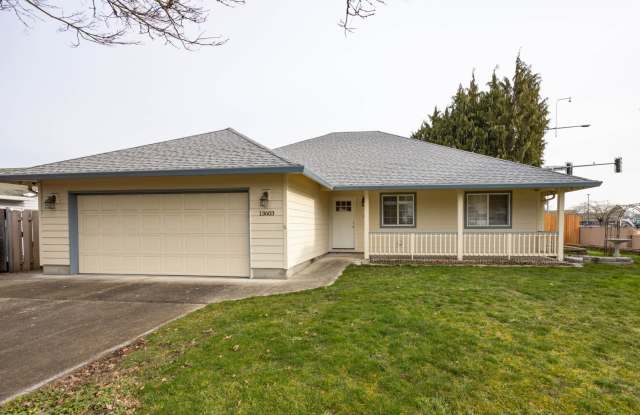 Salmon Creek - Three bedroom, two bath, one level home with AC. Built in 1994. - 13603 Northeast 6th Avenue, Salmon Creek, WA 98685