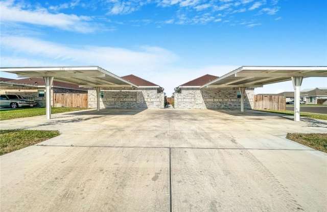 Photo of 904 W Mahala Avenue unit: 4