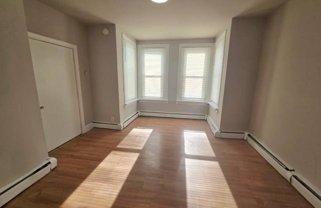 5526 N MASCHER Street unit: 2Nd Fl Rear