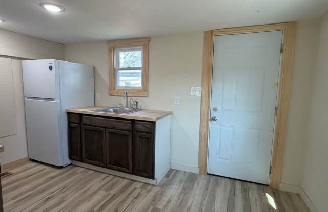 422 Thompson Duplex
