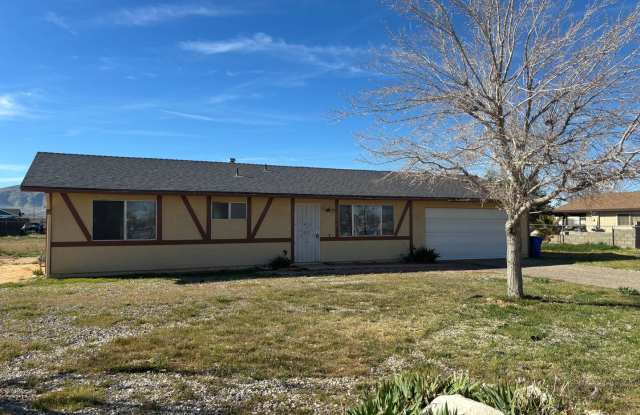 3 BEDROOM APPLE VALLEY HOME