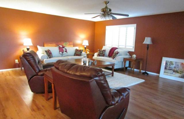 9438 E MICHIGAN Avenue