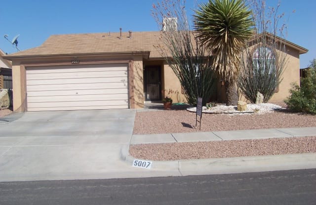 5007 Emerald - 5007 Emerald Street, Las Cruces, NM 88012