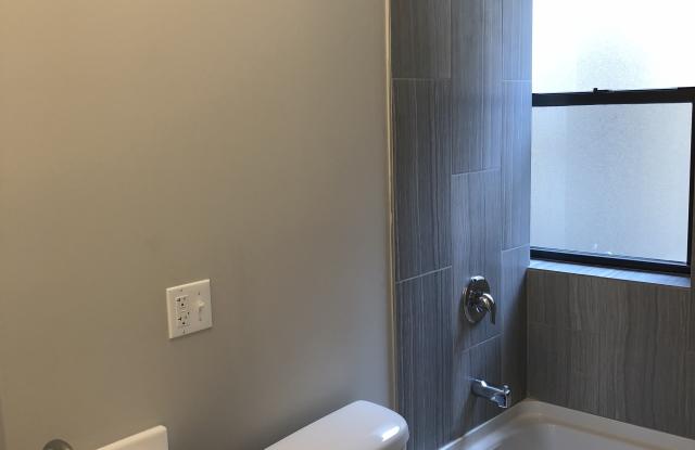 4821 N Christiana Ave