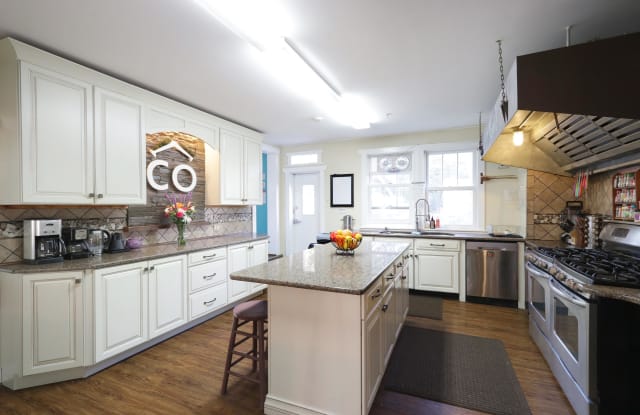 Photo of 244 East Nittany Ave - Single Bed