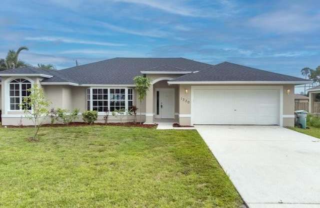 1330 SW Del Rio Boulevard