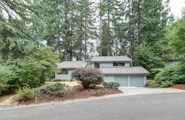Spacious 4BR 2.75BA Tri-level home in quiet Cedar Lane Estates