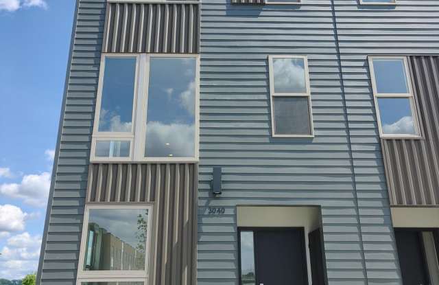 3040 NORTHBANK PLACE