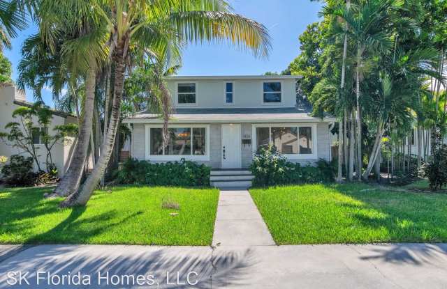 1426 Van Buren St