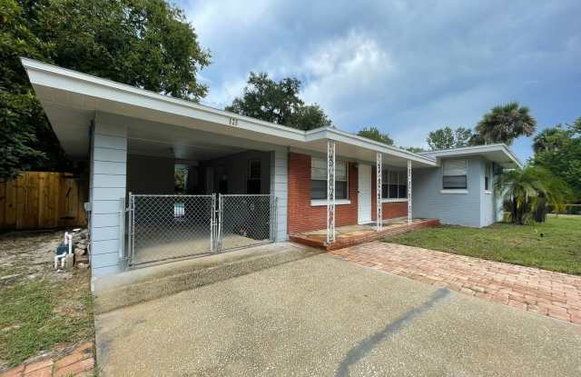 3 bedroom/2 bath house in Daytona Beach