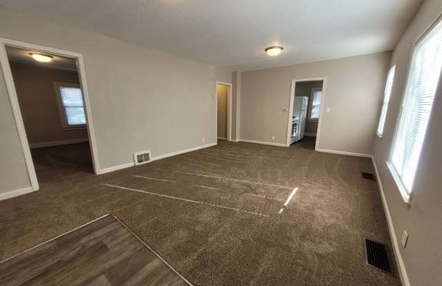 Pet Friendly 2 Bedroom Home with detached garage!