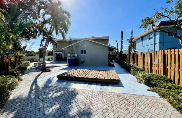 713 NE 14th Street