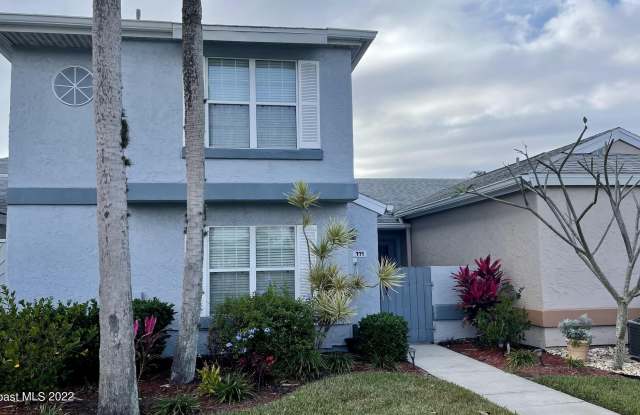 1425 Malibu Circle NE