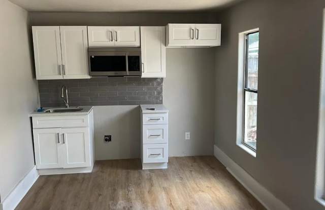 Photo of House For Rent - 1738 Lee Hall St Unit B, San Antonio, TX 78201