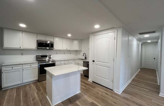 Modern 2BD, 2BA with 3rd Bonus Room Near Downtown Durham with Assigned Off-Street Parking and Backyard